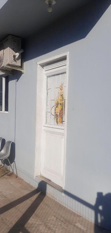 KITNET S1 em TORRES-RS - ÓTIMO CUSTO BENEFICIO na mais bela praia Gaúcha - Cozinha - Banheiro - Ar condicionado - TV e Wi-Fi - Estacionamento - Acomoda até 5 pessoas - Anfitriã Superhost no BnB Torres Exterior foto