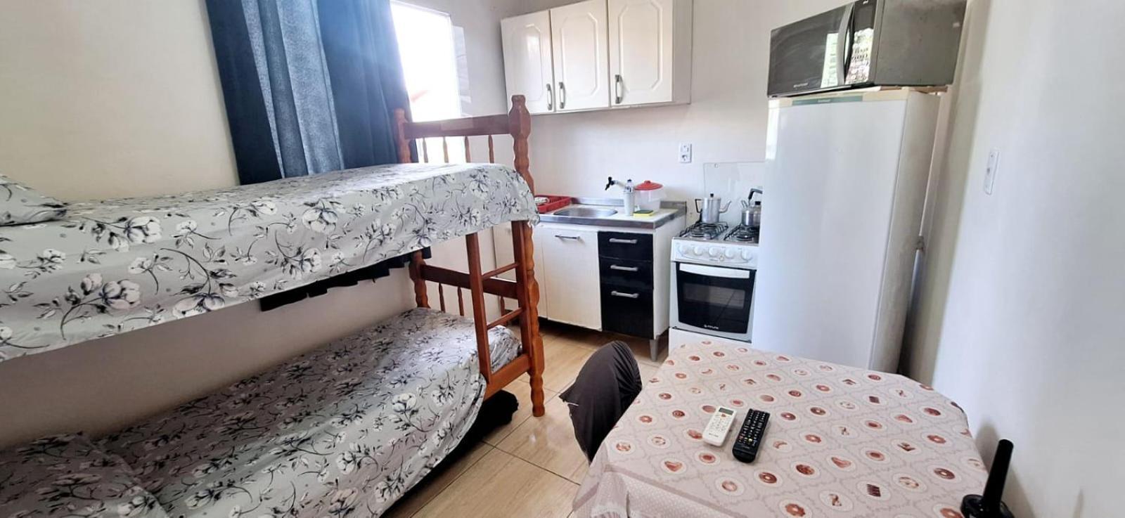 KITNET S1 em TORRES-RS - ÓTIMO CUSTO BENEFICIO na mais bela praia Gaúcha - Cozinha - Banheiro - Ar condicionado - TV e Wi-Fi - Estacionamento - Acomoda até 5 pessoas - Anfitriã Superhost no BnB Torres Exterior foto