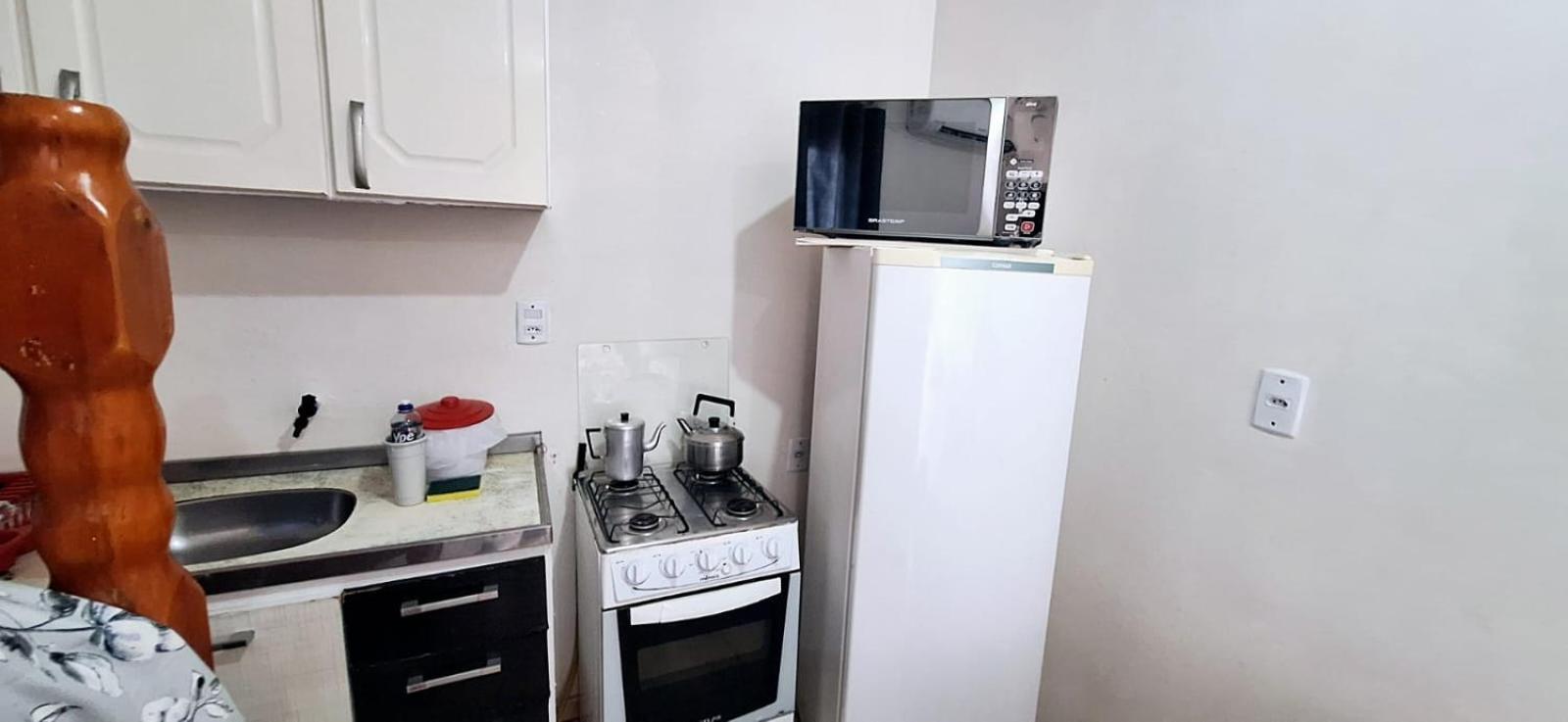 KITNET S1 em TORRES-RS - ÓTIMO CUSTO BENEFICIO na mais bela praia Gaúcha - Cozinha - Banheiro - Ar condicionado - TV e Wi-Fi - Estacionamento - Acomoda até 5 pessoas - Anfitriã Superhost no BnB Torres Exterior foto